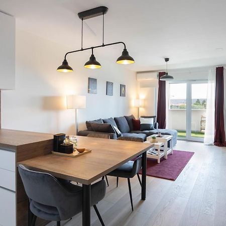Stylish 2Bdr Apartment- Free Garage Zagreb Exteriör bild